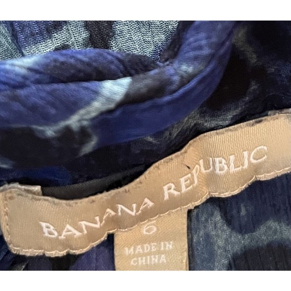 Banana Republic Women’s Small Blue Floral Print Top - Picture 3 of 8